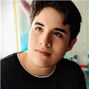 Profesor de técnica vocal acreditado con años de experiencia en educación musical